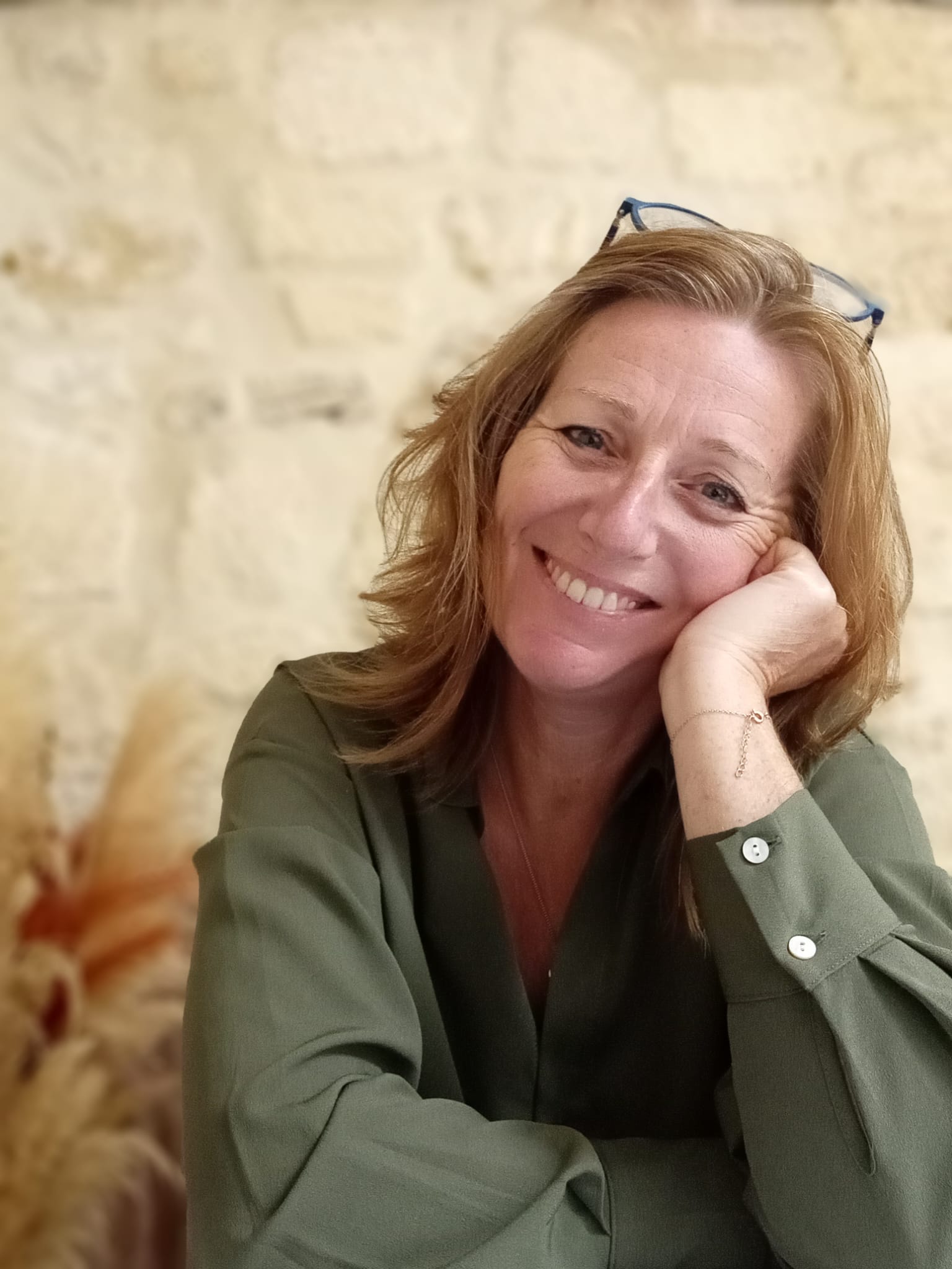 Caroline Girouard, thérapeute certifiée en hypnose et accompagnement en ligne